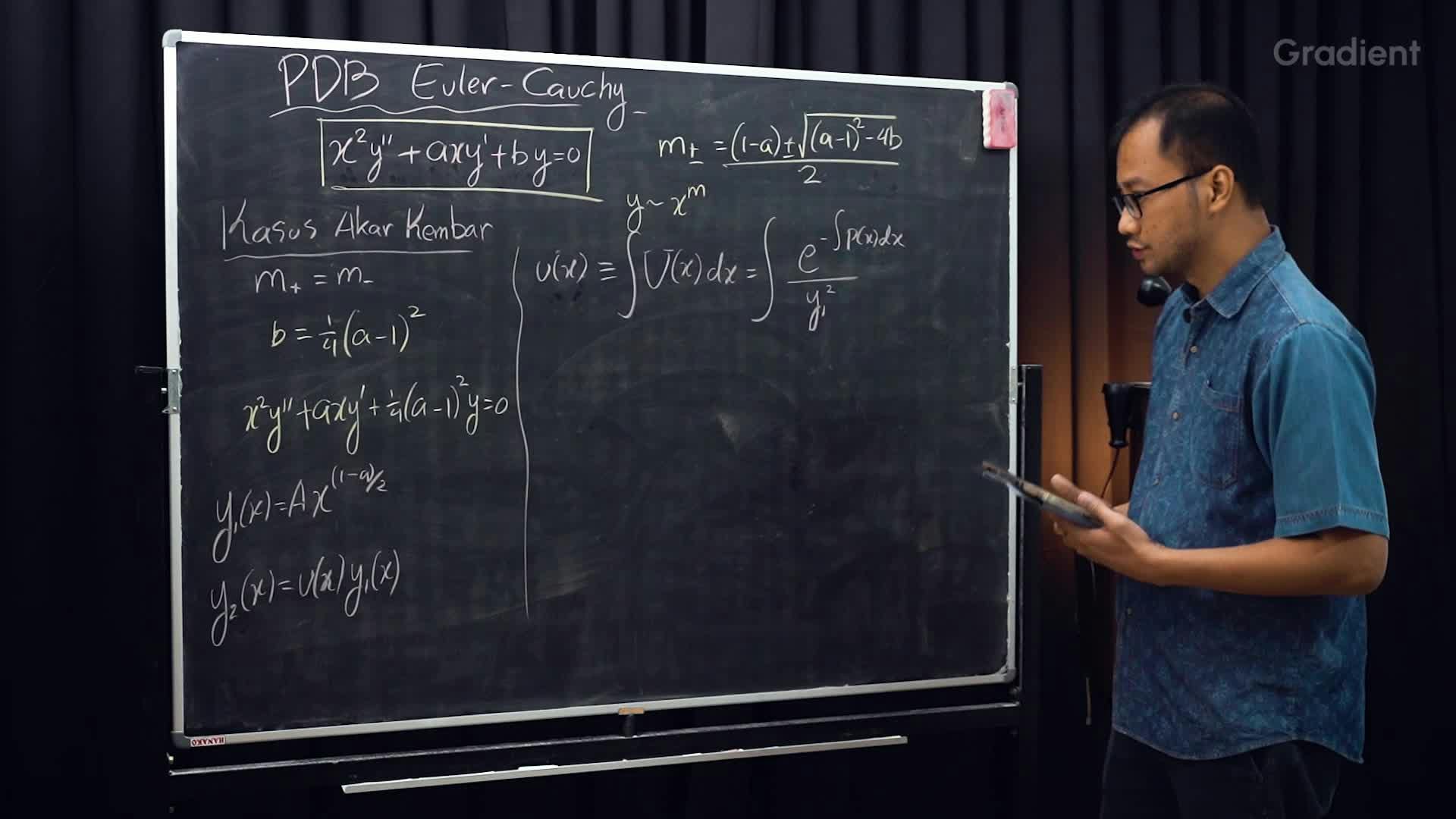 PDB Euler - Cauchy: Akar-akar Kembar