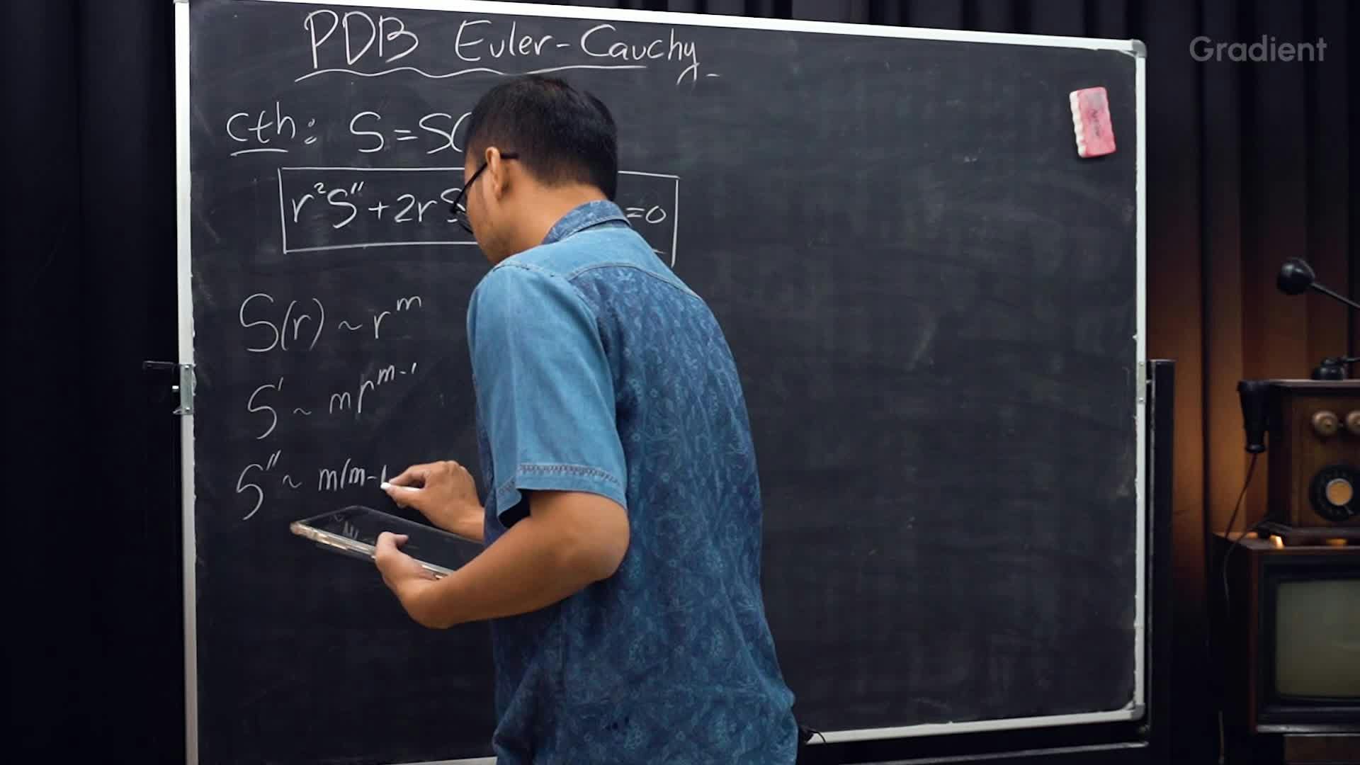 Contoh PDB Euler-Cauchy