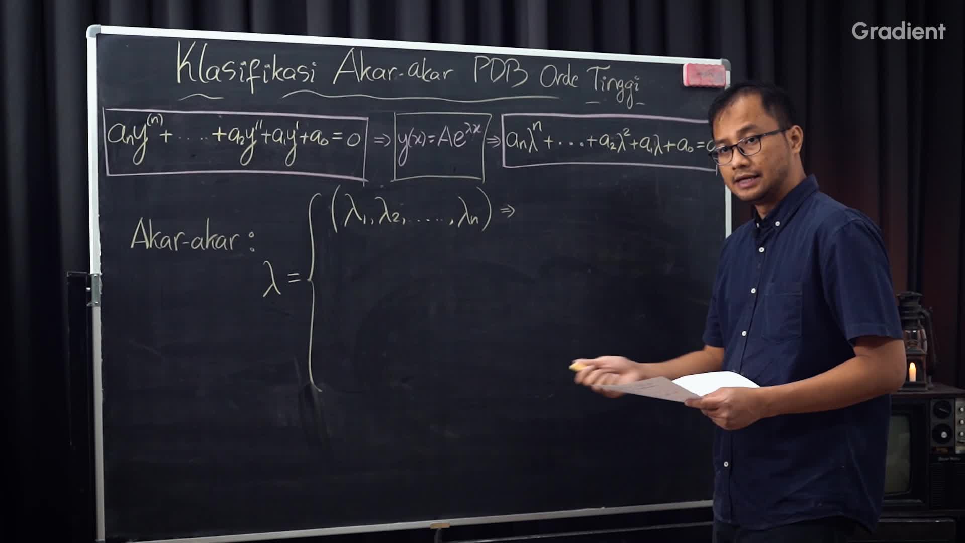 Klasfikiasi Akar-akar PDB Orde Tinggi 