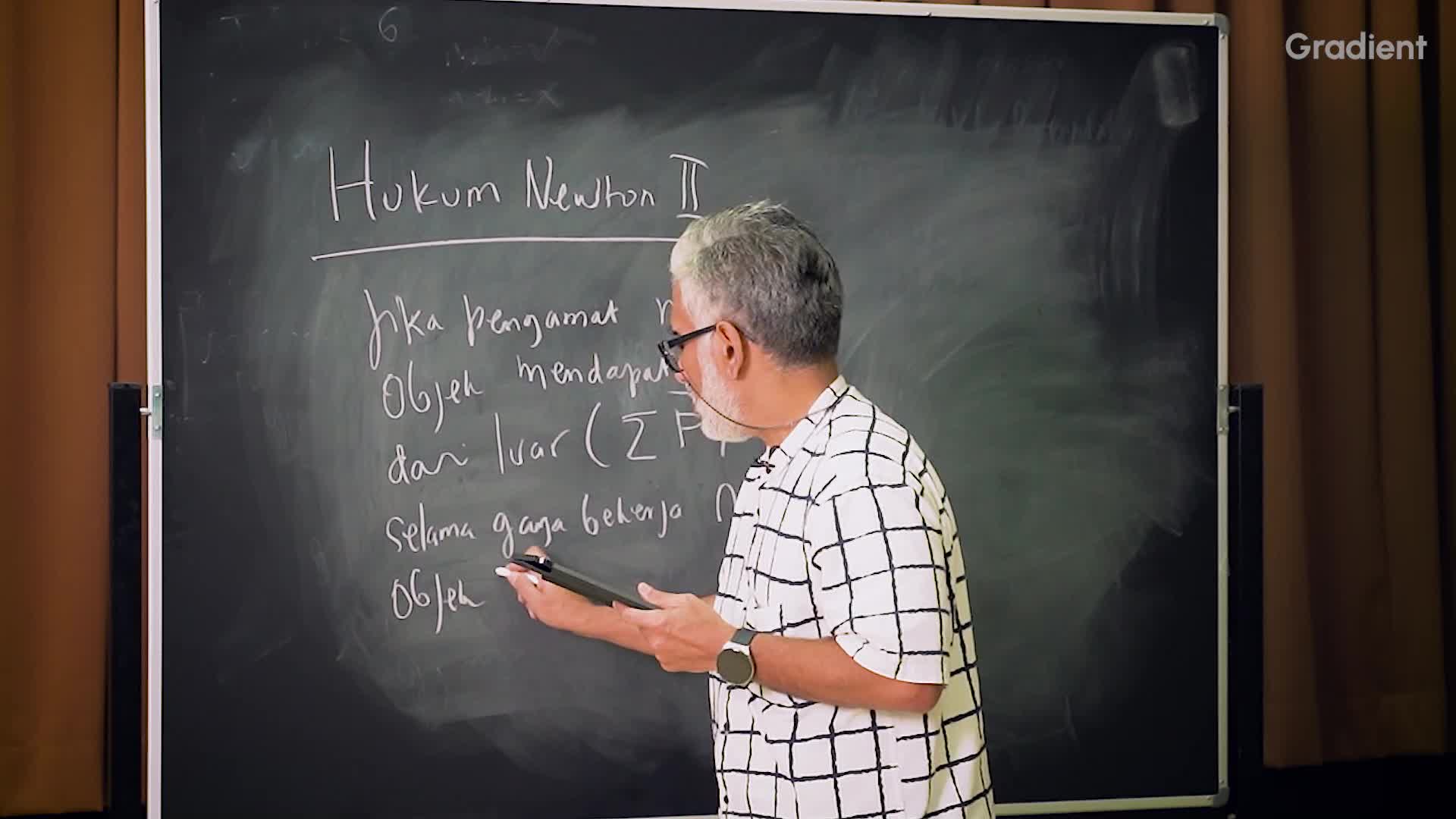 Hukum Newton 2 dalam Momentum